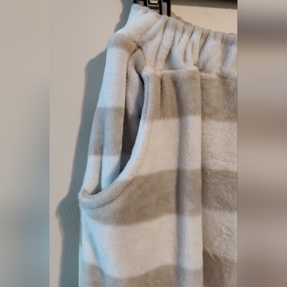 Soft, Cozy Pajama Set - Picture 4 of 6